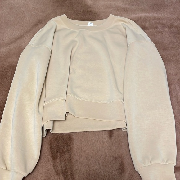 Lululemon softstreme perfectly oversized cropped crew size 8, never worn - Picture 1 of 3
